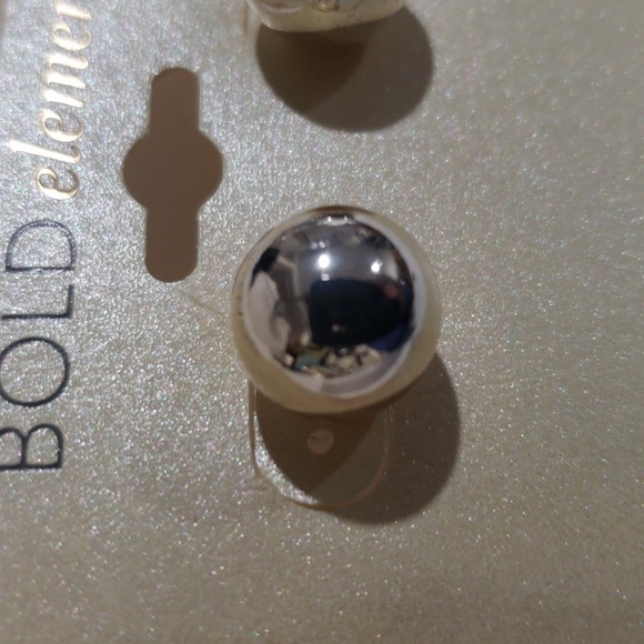 BOLD elements Elegant Silver-tone Ball Stud Earrings - Women's Fashion Jewelry - Picture 5 of 7